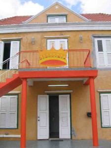 Oranje gevel Curaçao